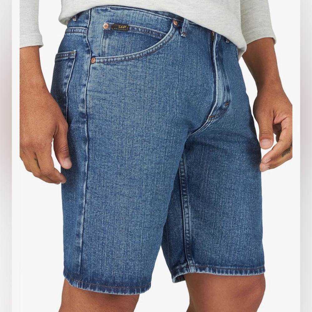 NEW Lee Men's Regular-Fit‎ Denim Short. SZ 30